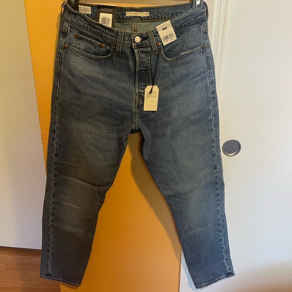 Levi’s wedgie jeans, Size 30, Medium Vintage wash. - Picture 5 of 6